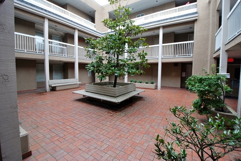 2806-courtyard